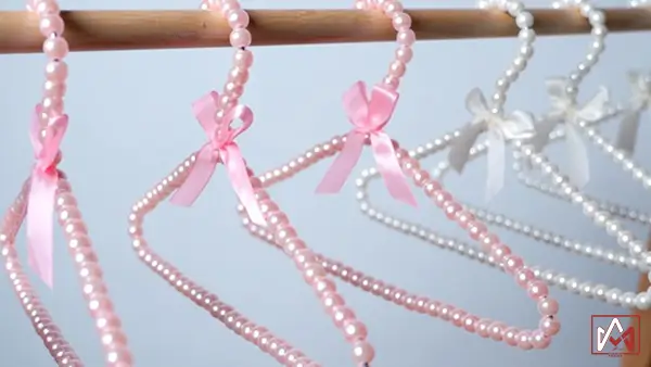 چوب لباسی مرواریدی